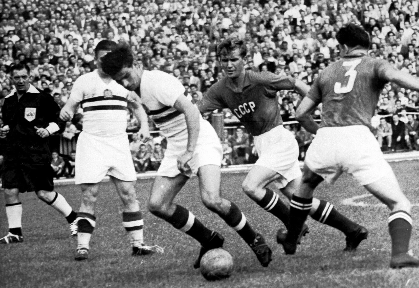  Match between the domestic champions of England (Wolverhampton Wanderers) and Hungary league winners (Budapest Honved) in 1954. Stan Cullis declared his team as “champions of the world” after their 3-2 victory. This provoked a lot of criticism and inspired the creation of the official European Cup the following season - Source:  These Football Times  